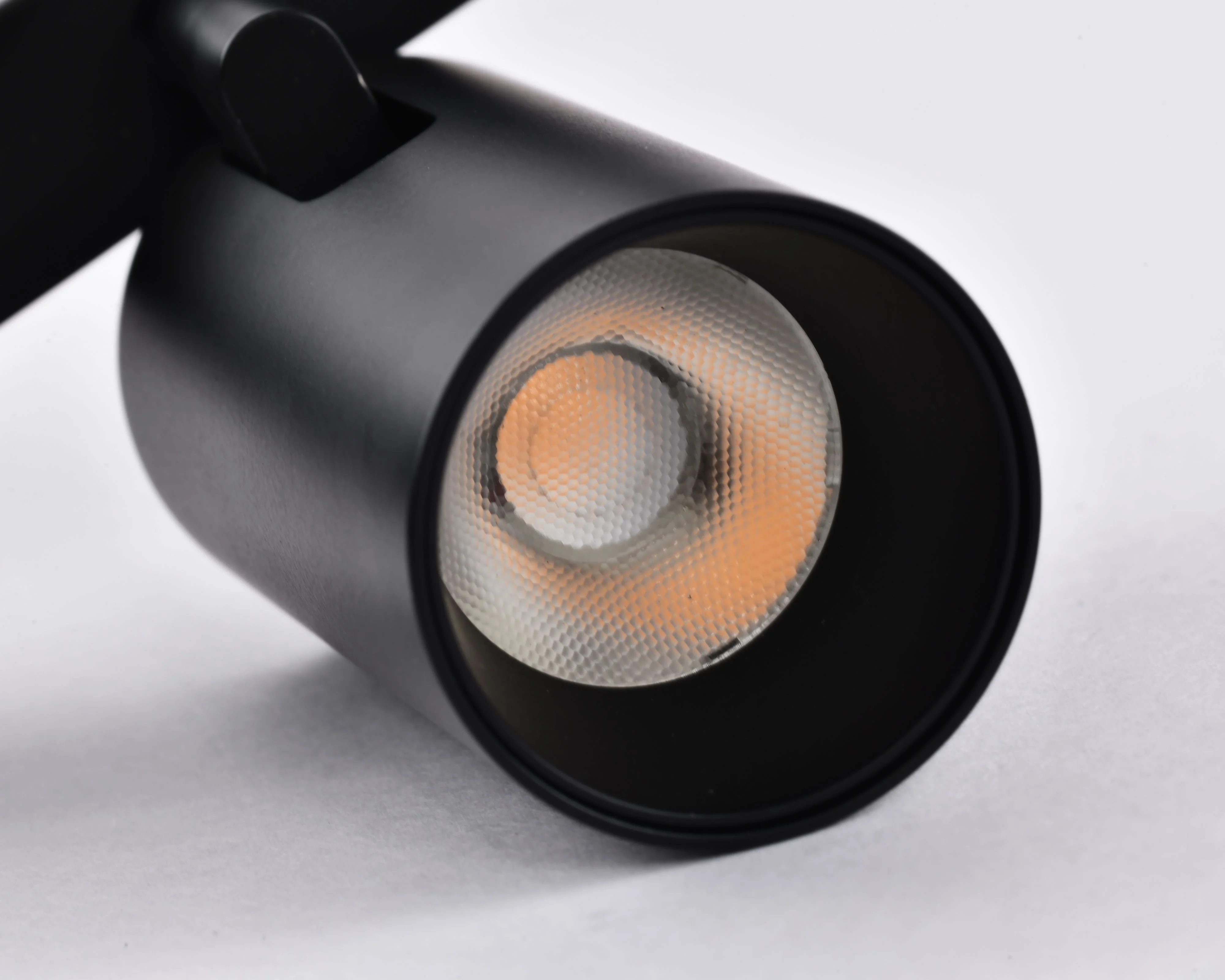 Pacchetto Karma binario magnetico 2 + 1 metro e giunto angolare. Sorgenti luminose: 2 Faretti Large 7W + 2 Strip led 60cm + 2 Coni sospensione - Image 4